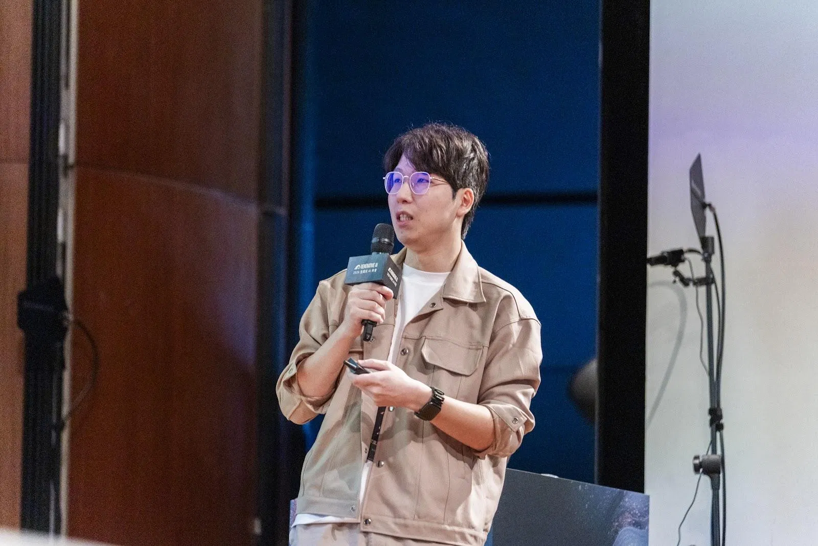 鄭東濬於 2026 Generative AI 年會現場分享