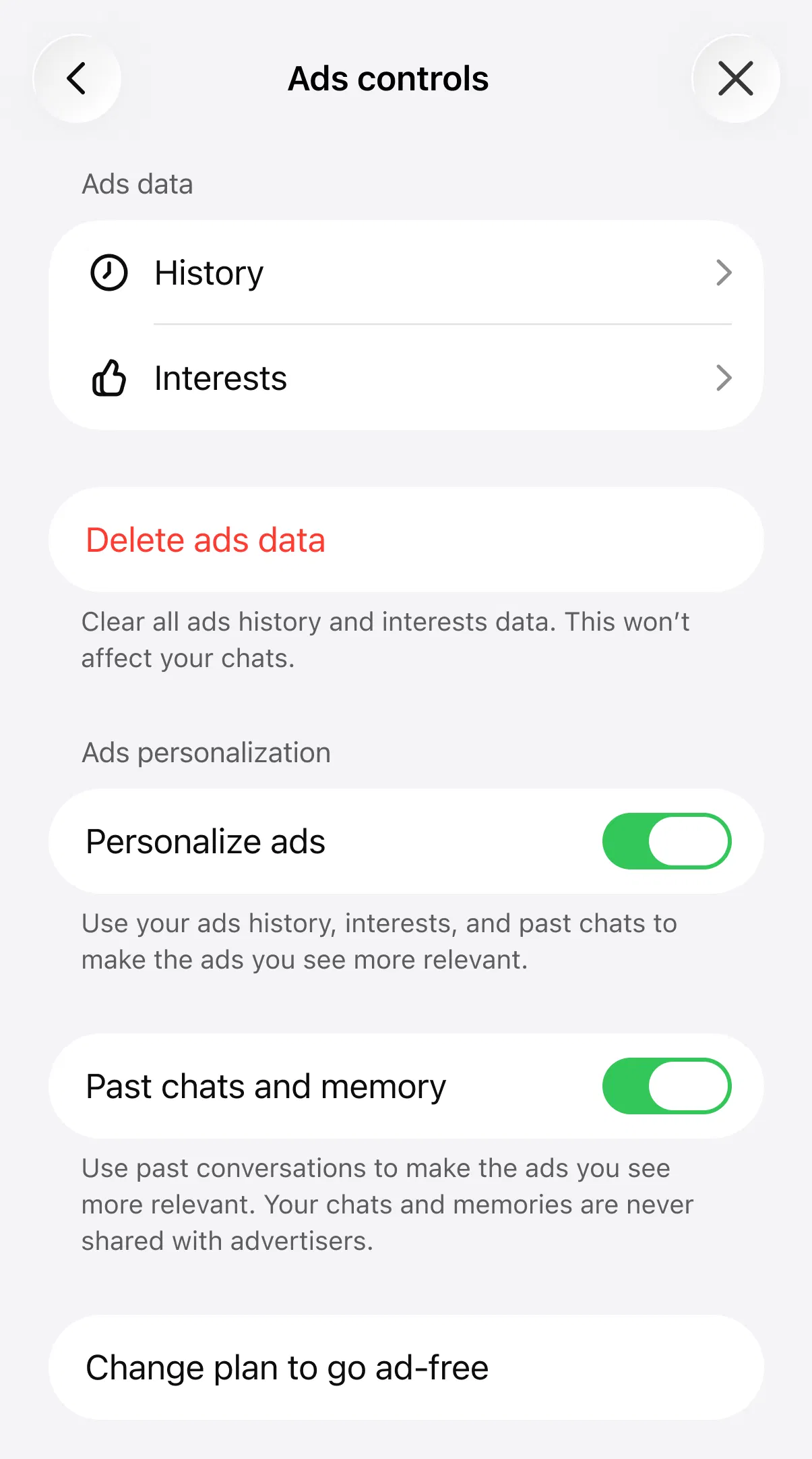 ChatGPT iOS 廣告控制頁官方截圖：廣告紀錄、興趣、刪除廣告資料，以及個人化廣告與過去聊天和記憶兩個開關