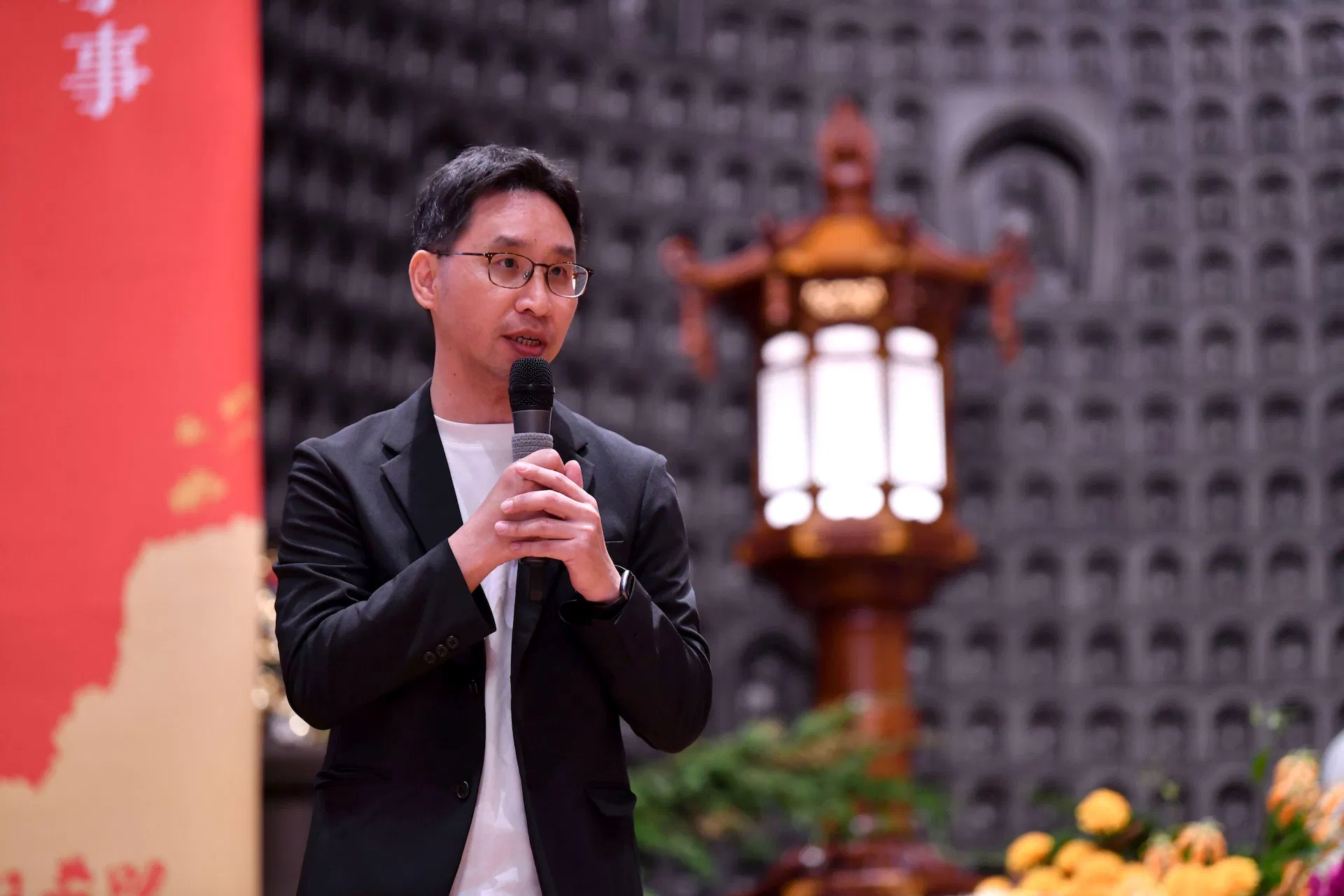 照片：文章3-惠中寺650人演講.JPG