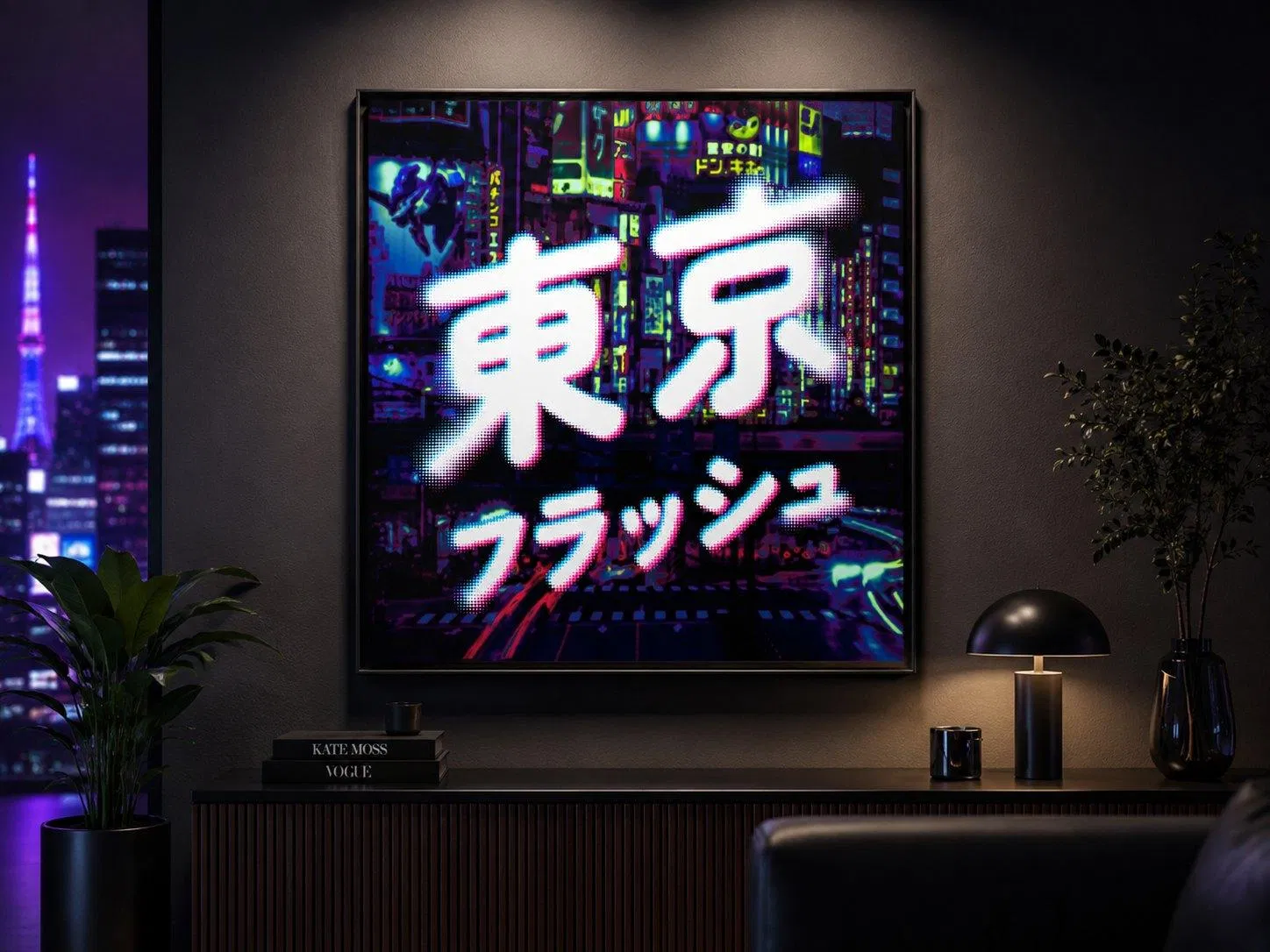點陣漸變文字框裝掛在深色室內牆面,窗外東京鐵塔夜景與掛畫霓虹感相互呼應