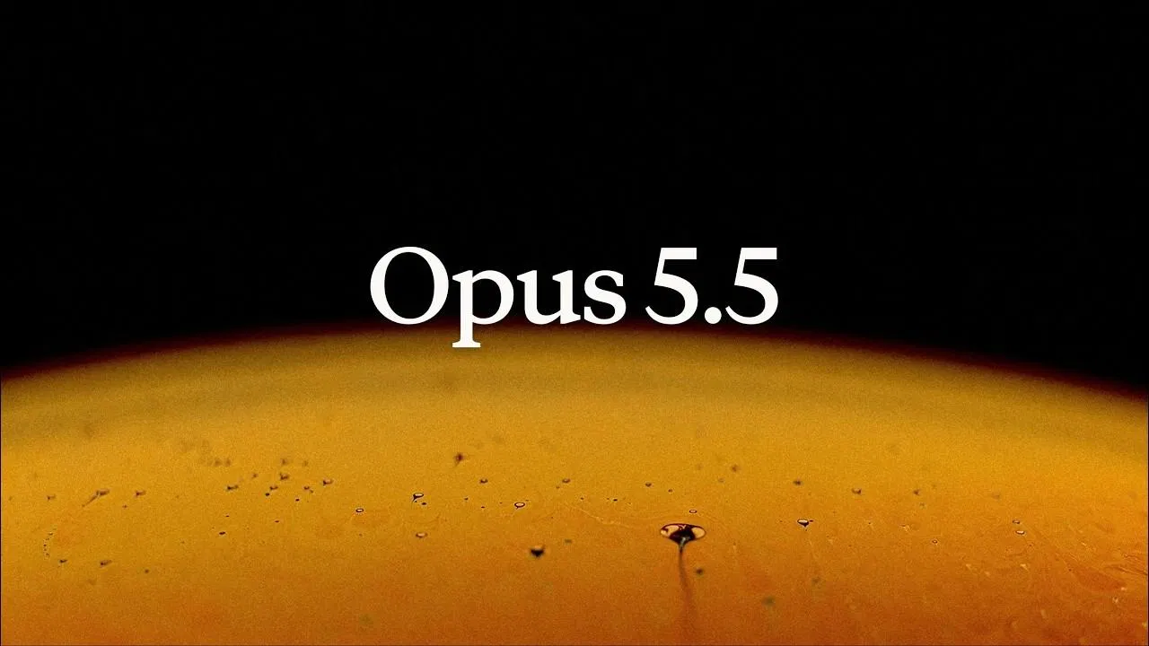 Anthropic 官方影片〈Introducing Claude Opus 5.5〉畫面：黑色背景上的 Opus 5.5 字樣與琥珀色弧形表面