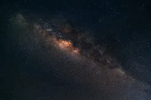 01-night-sky-milky-way-galaxy-scenery.webp