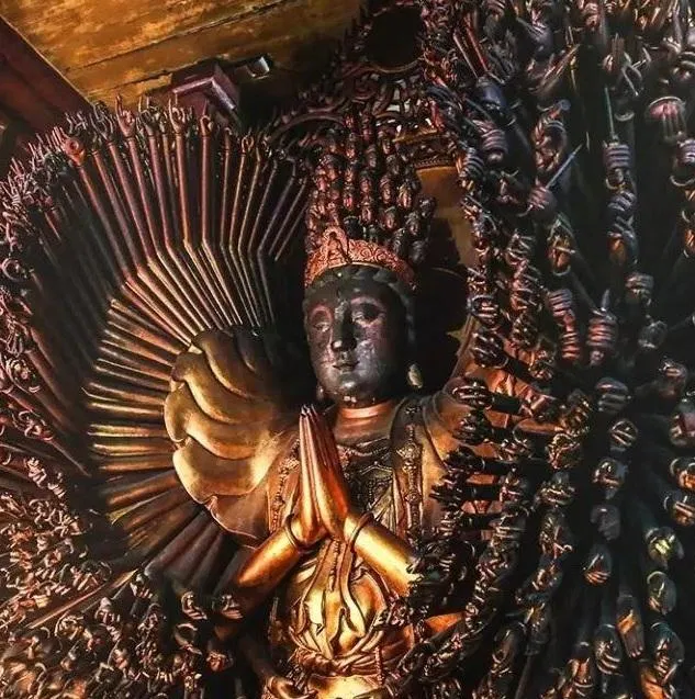 千手千眼觀音_龍山寺2.jpg
