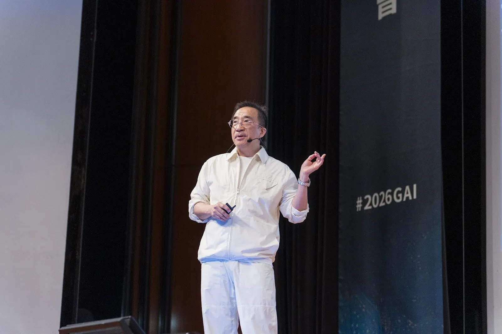 汪志謙於 2026 Generative AI 年會現場分享