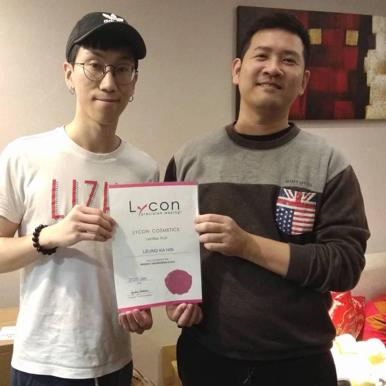 學習熱蠟除毛後 通過考試 頒發除毛證照