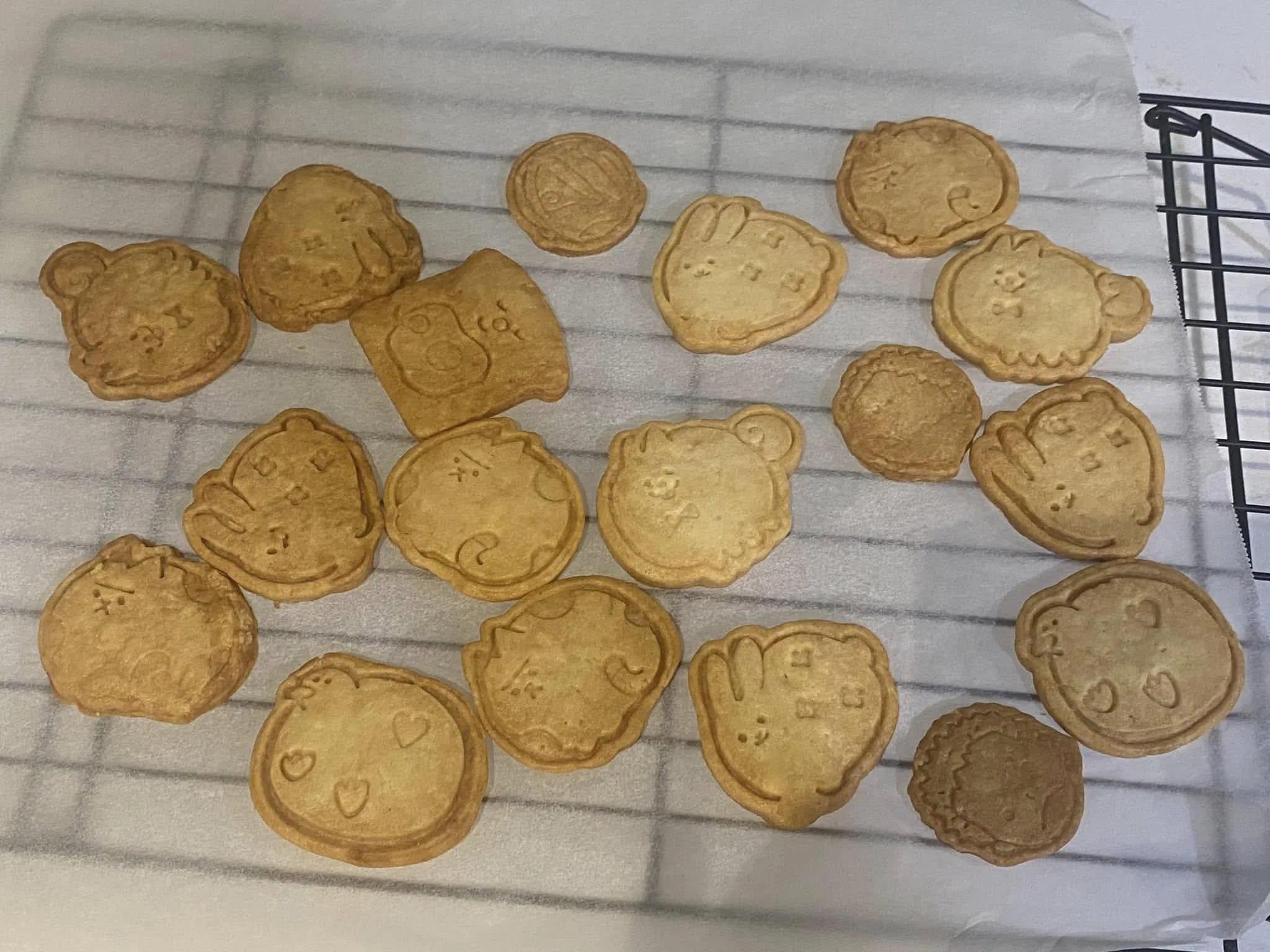 餅乾直接吃好好吃，家人都說不會太甜
