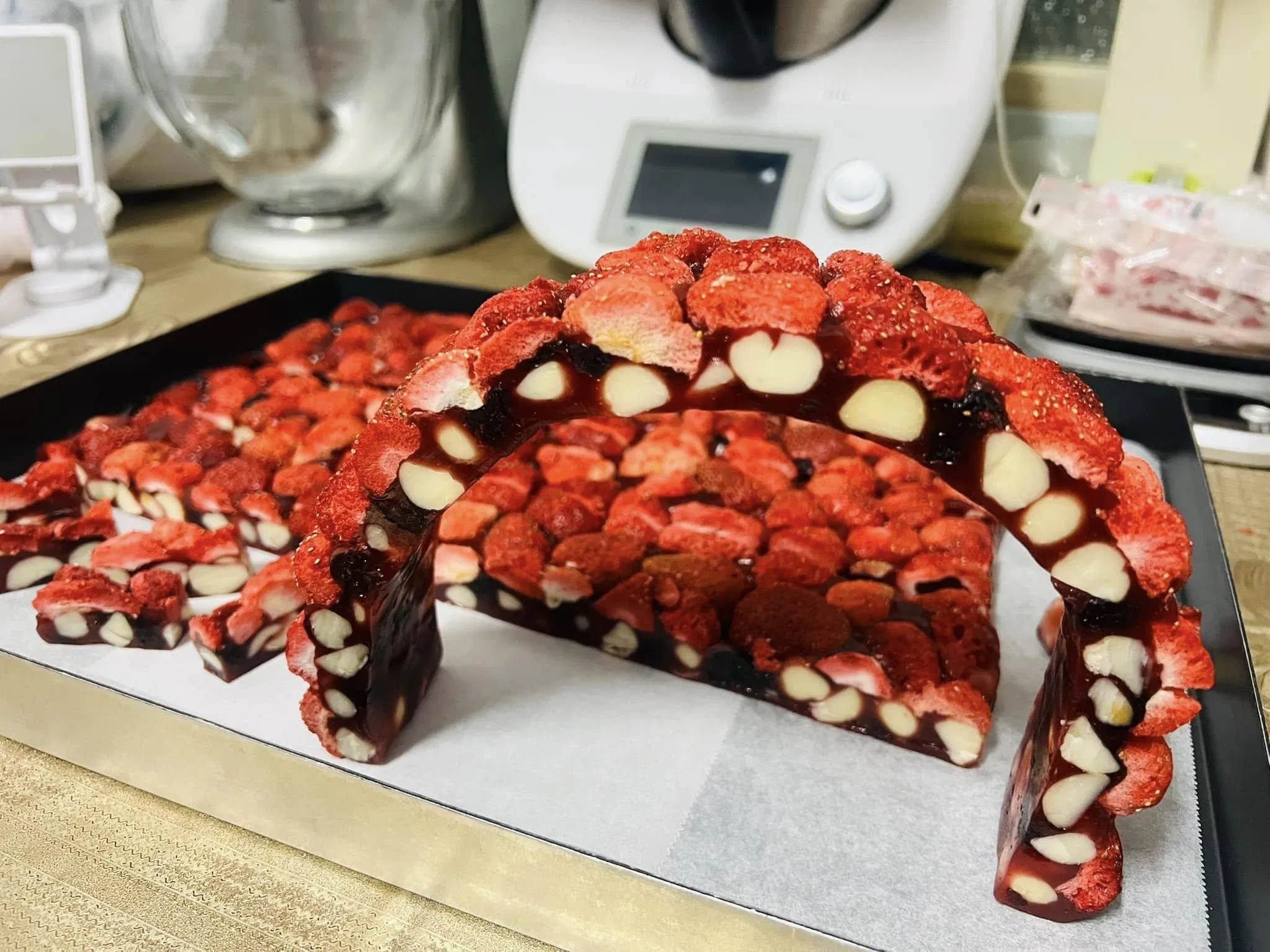 交作業～ 第一次做糖果很怕失敗 重複看了好幾次影片才動手 食材全部準備好 過程中還是有些手忙腳亂 好在最後成品吃到的朋友們都很喜歡 謝謝老師❤️