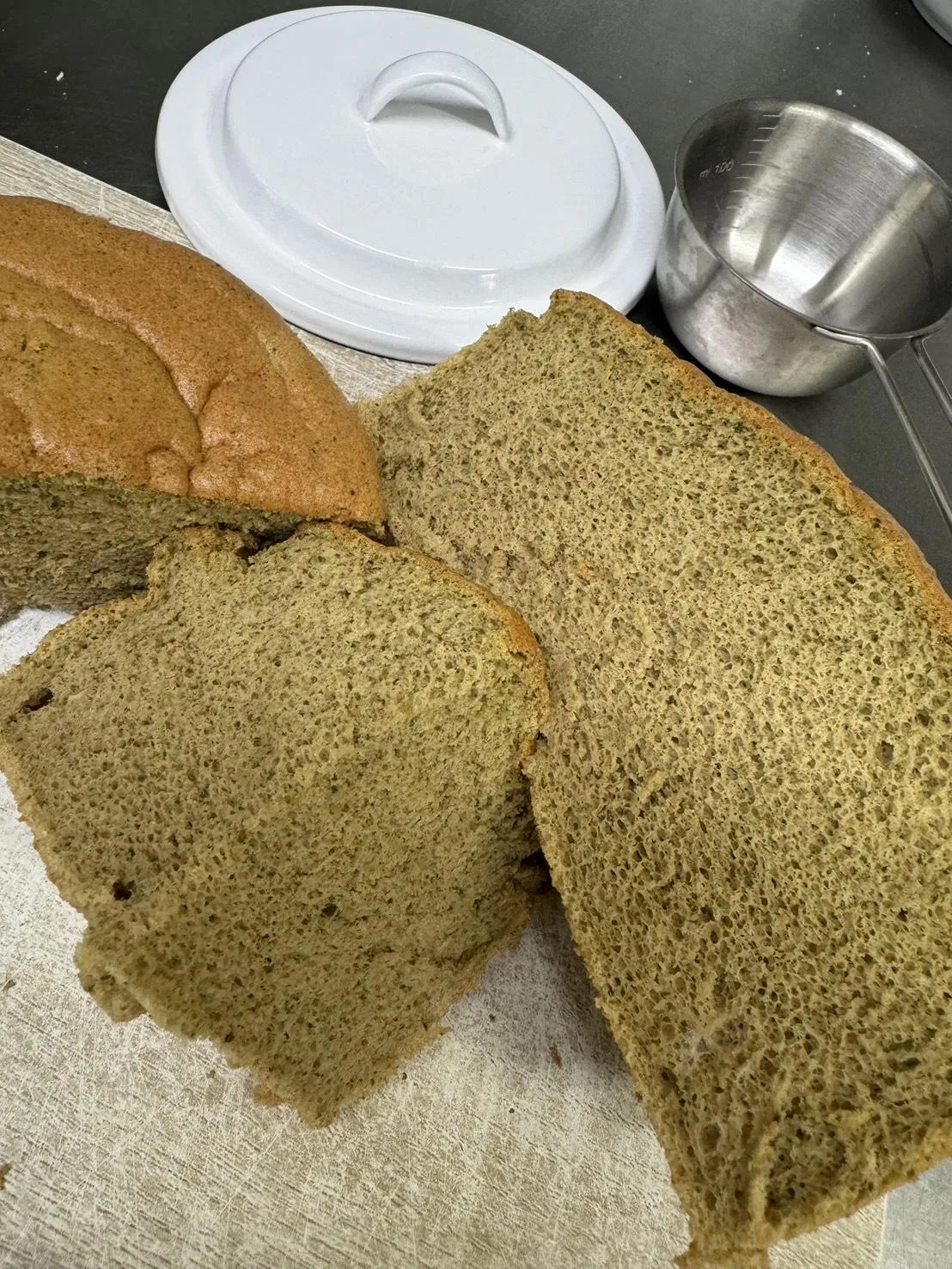 口感非常喜歡！我已經烤了非常多次 幾乎每次烤完 很快就吃光 所以才兩烤模 進階三模；老師的方式真的很簡單，同學的發問也很有深度