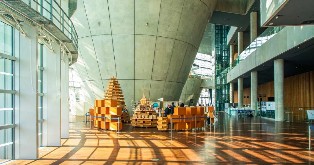 東京國立新美術館：沒有常設展，卻成為東京最值得一去的美術館之一