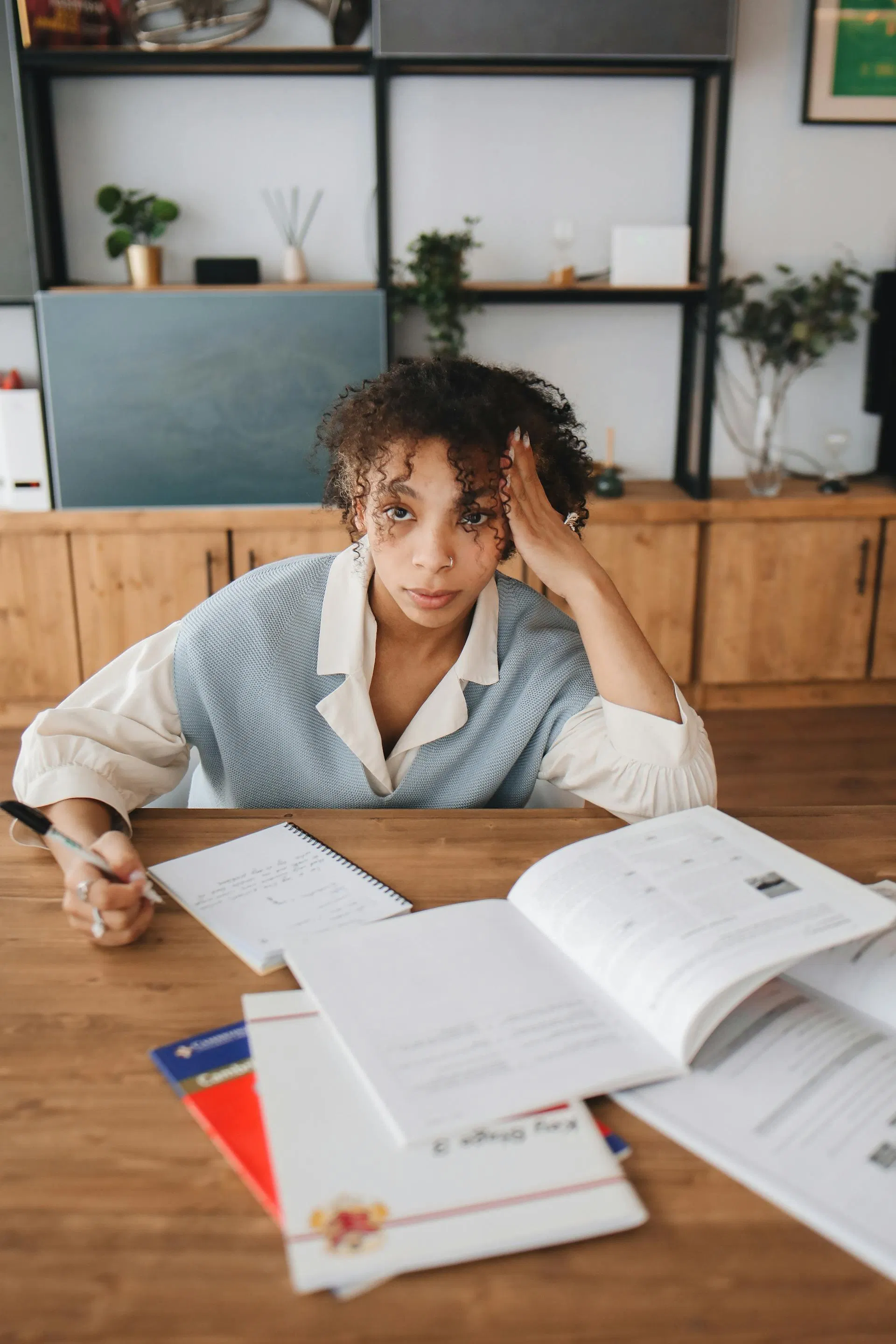 L'Illusion Organisationnelle : Quand les Procédures Cachent les Dysfonctionnements - Une Analyse du Projet des Écoles Pionnières au Maroc