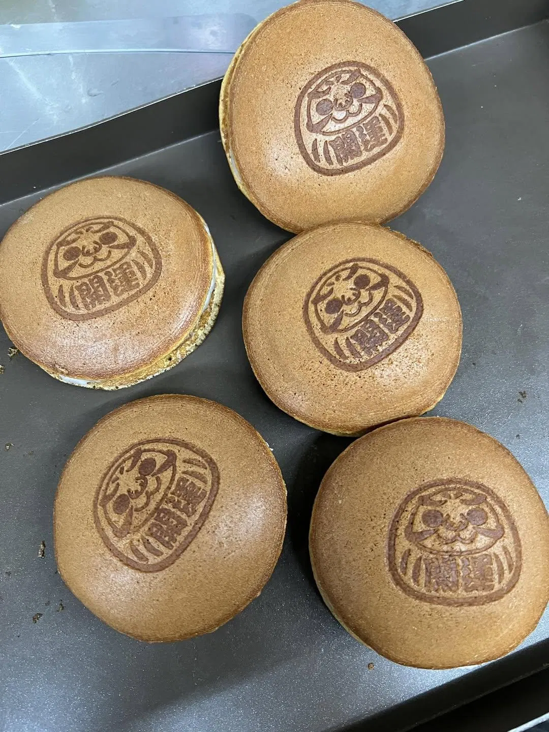 先練習了銅鑼燒餅皮 老師的餅皮配方真的非常好吃