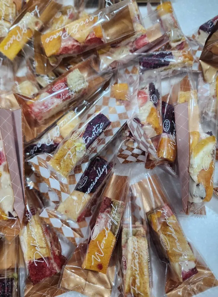 遲來的作業～ 但真的好吃好有成就感～ 口感有稍微軟了一點點，但已感到很滿意滿足了，超開心～～～～～ 下次再繼續努力做硬一點點的、好吃的