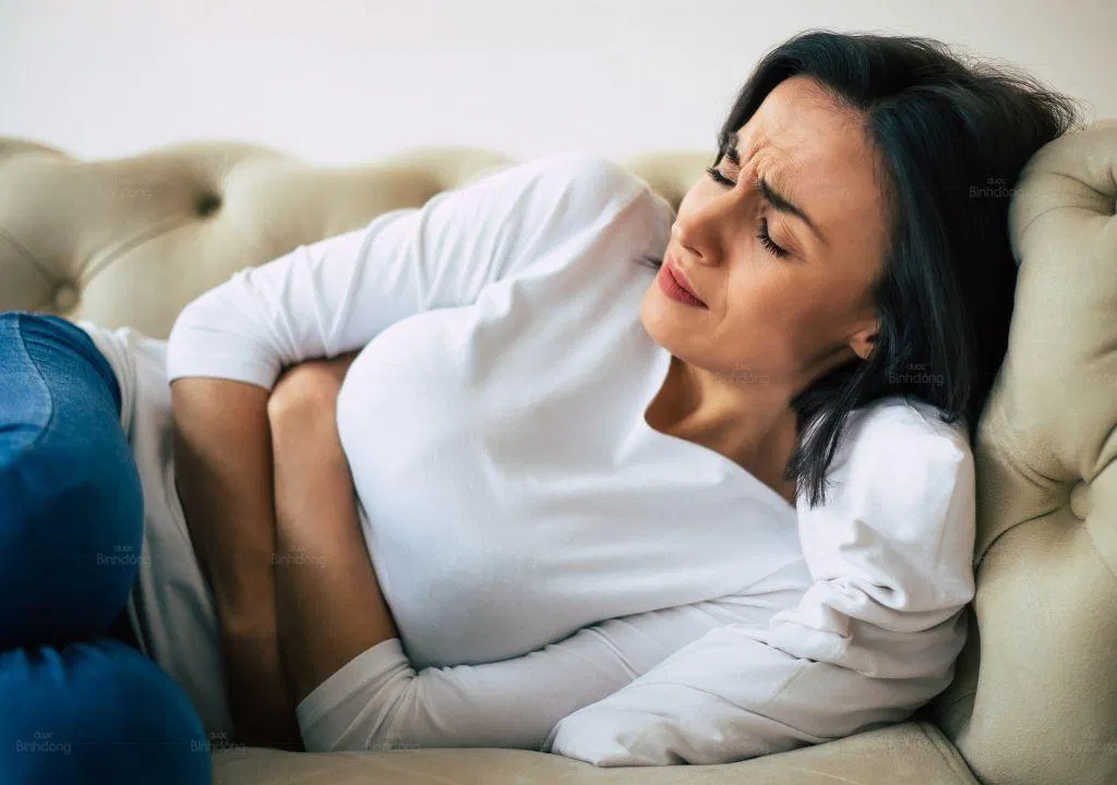 Tư thế nằm nào giúp giảm đau bụng kinh?