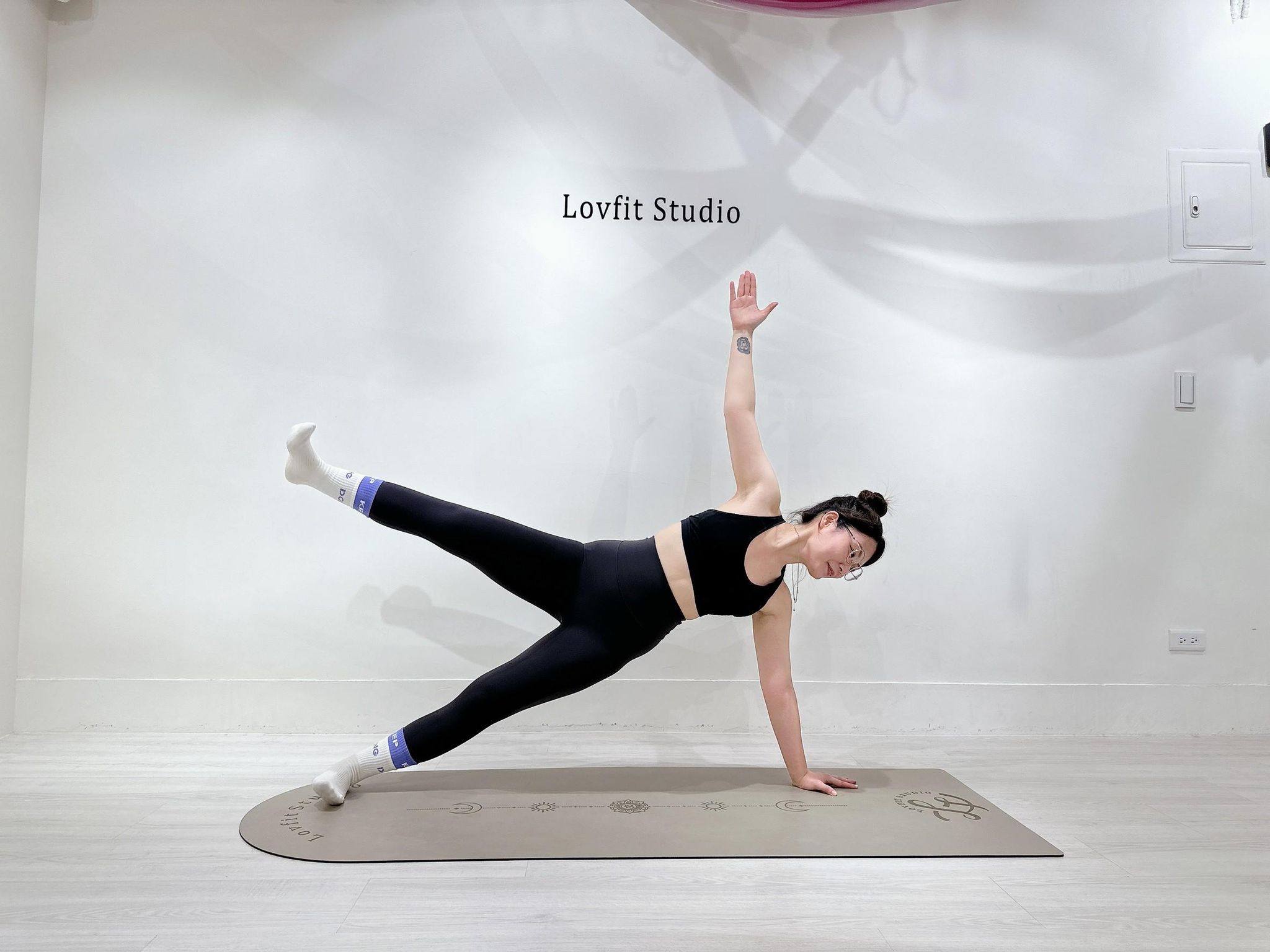 墊上皮拉提斯＆核心 ｜家羚老師・週一18:00-19:00