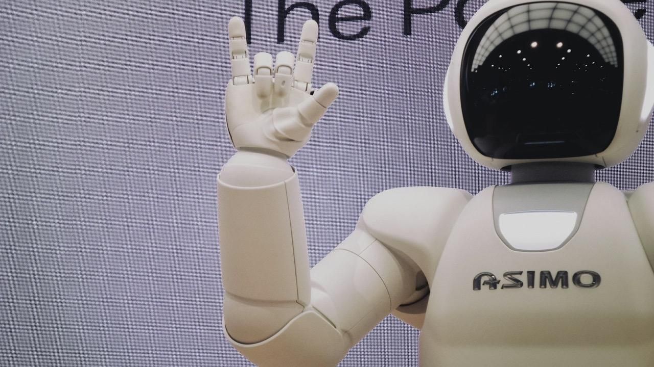 AI 陪跑營:個人品牌加速器