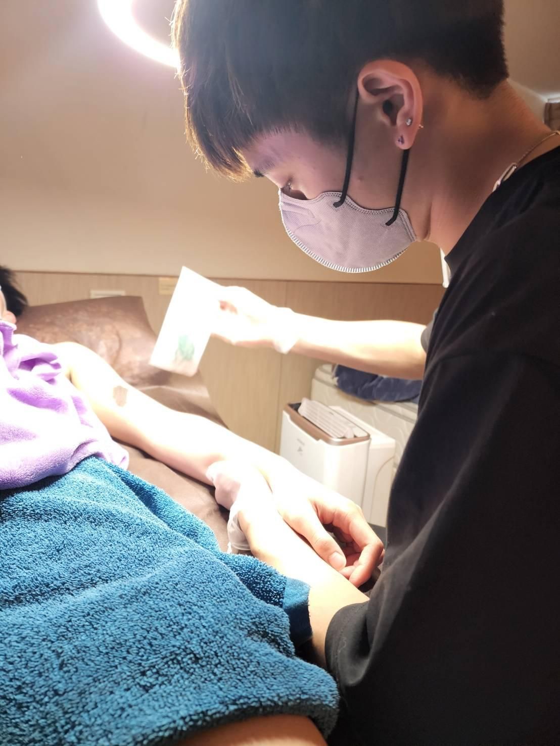 學費低、材料省、快速入門，google五星推薦永哲熱蠟教學老師