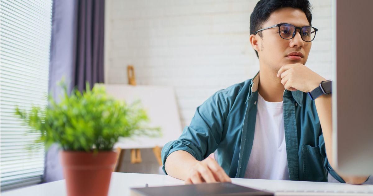 坐在後台看著 11 次訊號疊加：今日兆赫 75 元的掌聲，其實早在半年前深夜日報裡寫好了