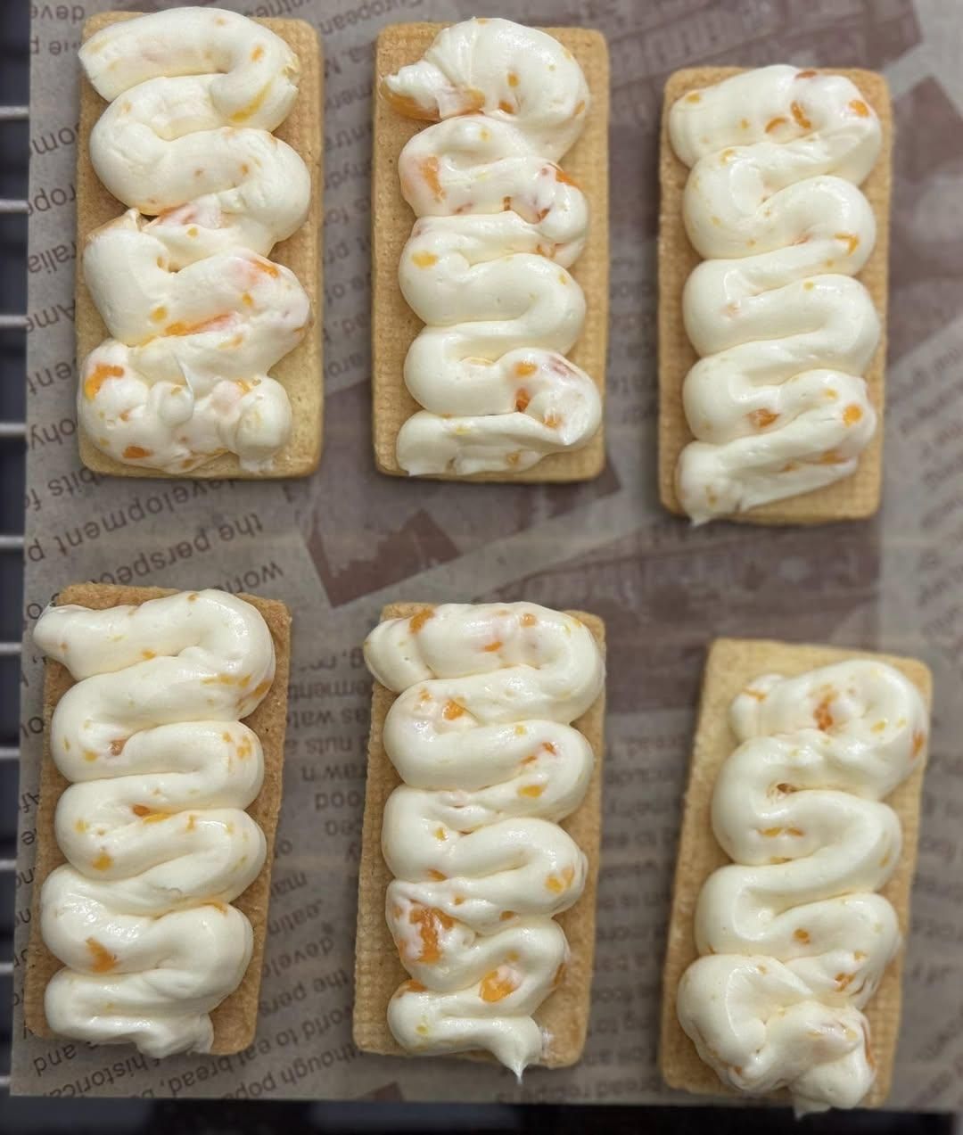 鹹蛋黃乳酪夾心餅乾真的好好吃😋