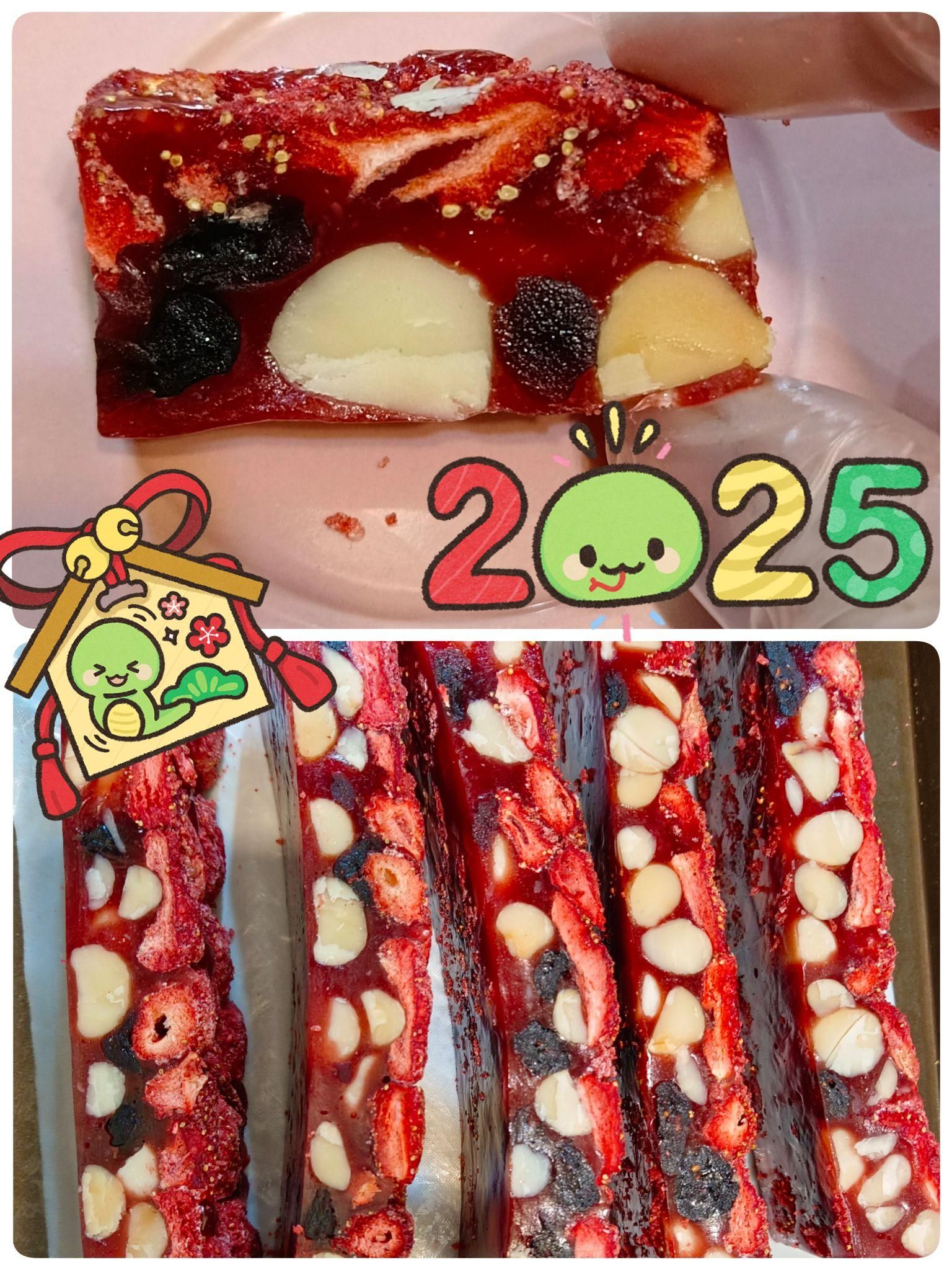 新年第一天交功課囉！ 超級好吃的， 軟硬適中，很好切，唯一不足之處是... 草莓沒買到品質比較好的，有大有小...但不影響口感😋😋😋 小朋友吃得津津有味...停不了口啊！