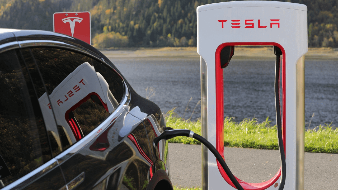 2025年 特斯拉 Teala(TSLA)的商業模式與投資策略(持續更新)