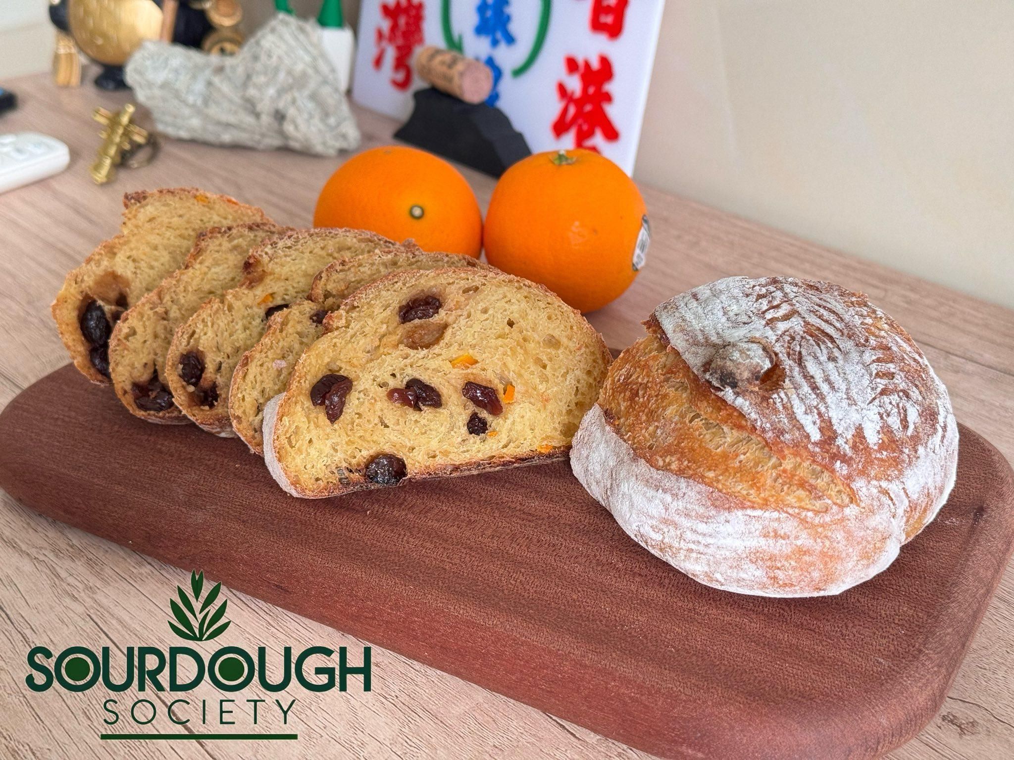 我目前最喜歡的酸種包，大家一定要做老師這個  柳丁酒釀葡萄乾酸種麵包 食譜！