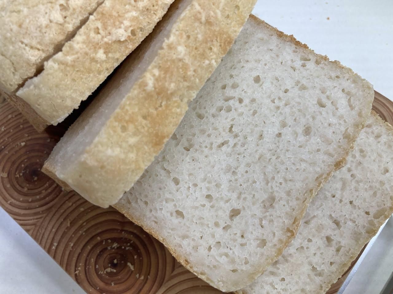 今天試了波蘭種吐司， 沒有做雙色， 想先試試單色原味， 不知道算不算成功☺️