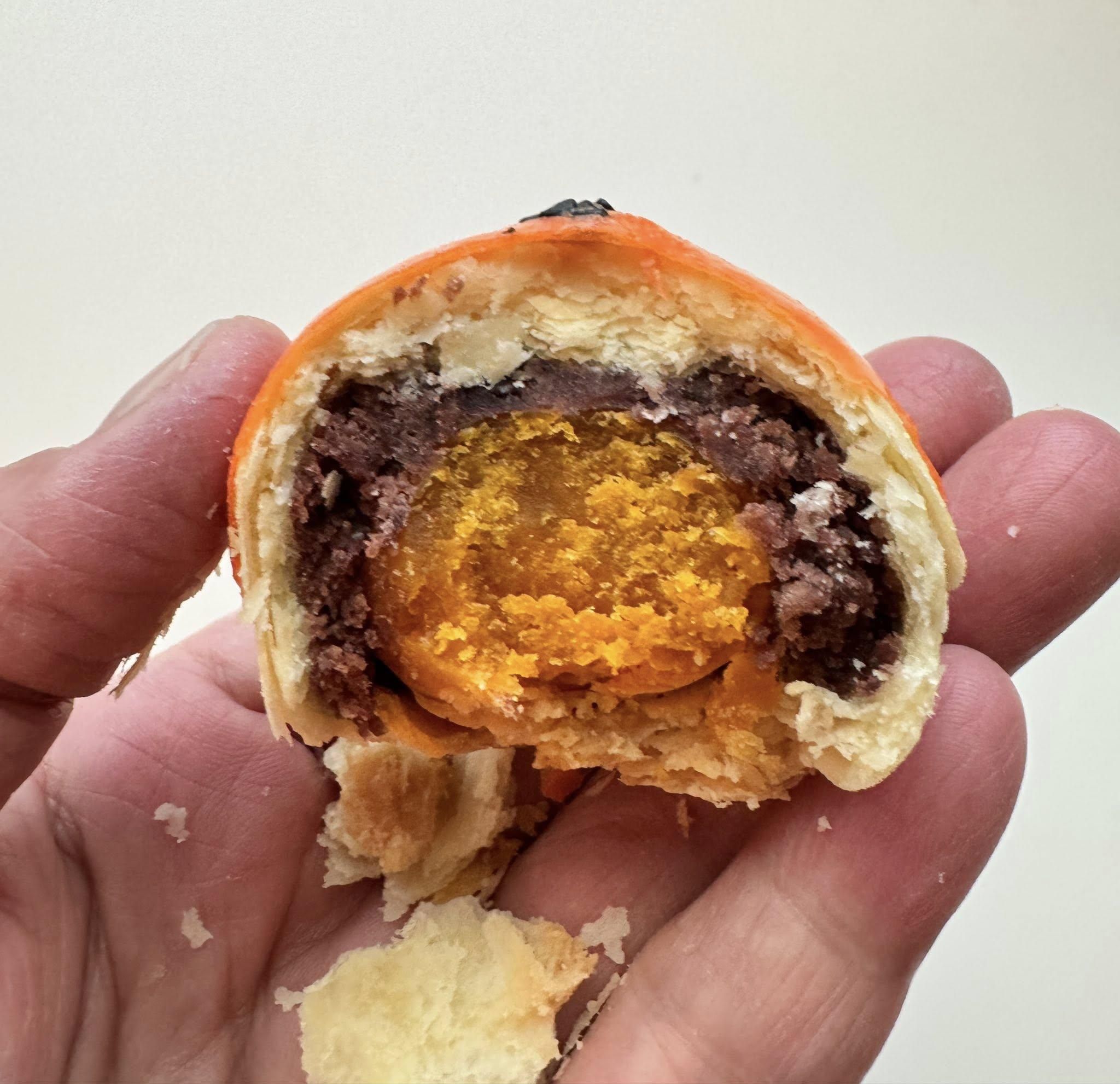 油皮用全低粉跟高粉配低粉、全中粉或中粉配低粉口感上有差異。 嘗試不同食譜，找出最自己最喜歡的口感。