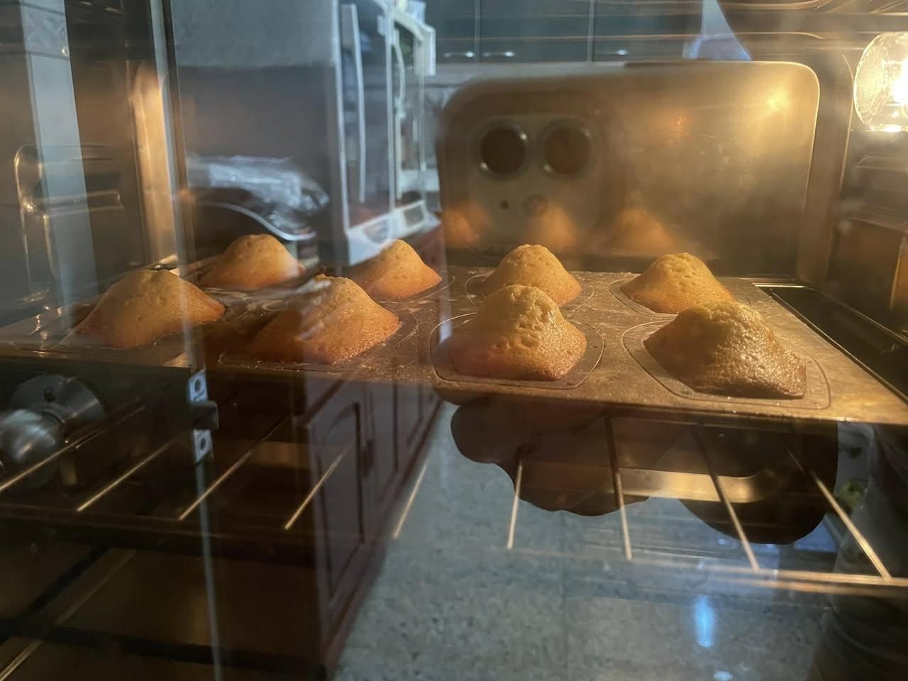 看到凸肚臍就是開心