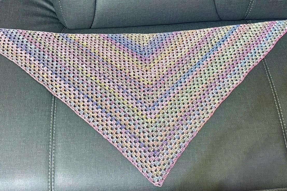 宣宣｜這是我第一次挑戰大件的鉤針作品