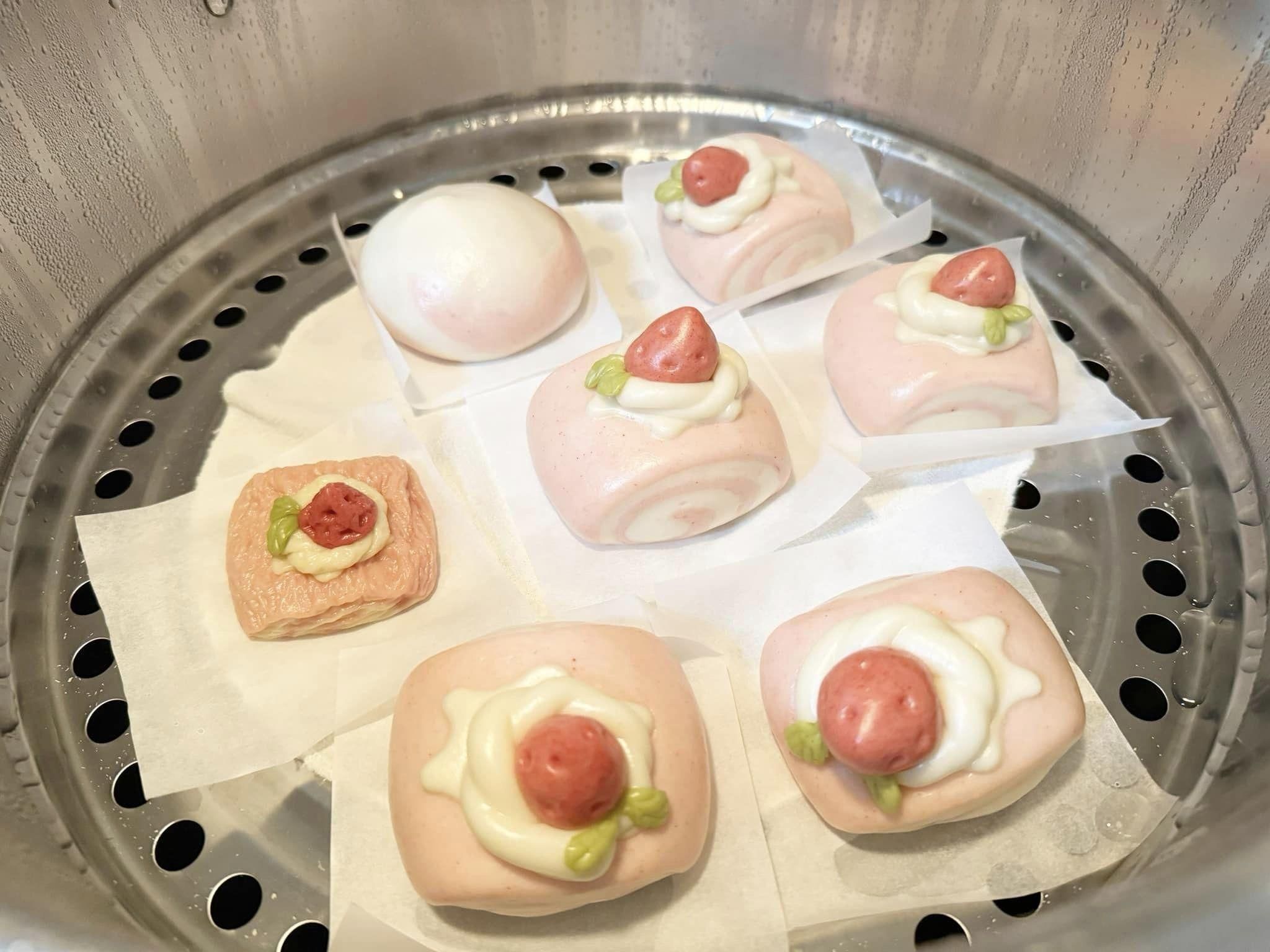 學習嘟嘟老師做刀切饅頭的眉角，每一顆都有立正站好👍