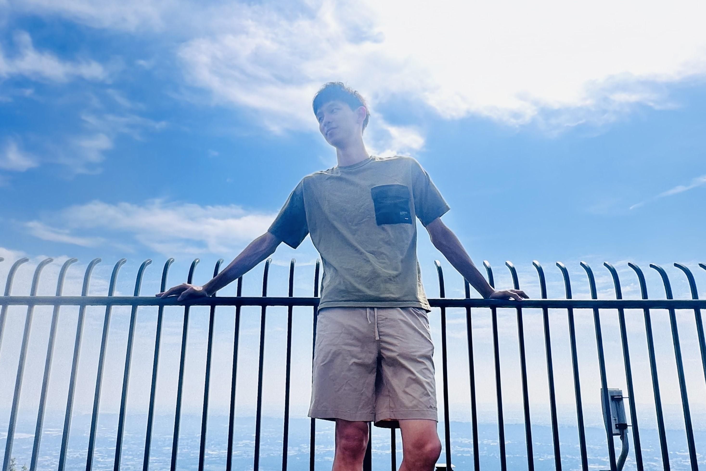 周俞老師教學經驗很豐富，看過各類型的學生和題目，因此如果再讓我唸一次高中我會選擇及早補老師的化學。