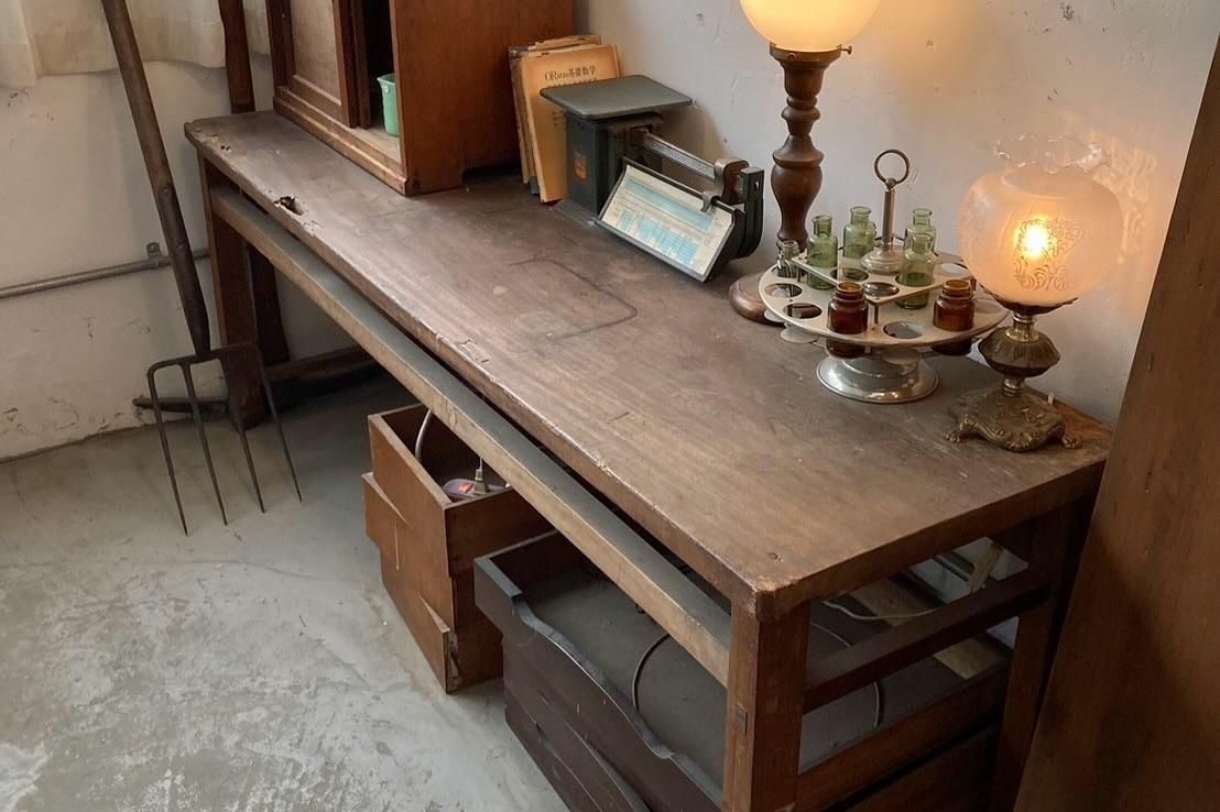 抱歉ね，這麼晚才寫信給妳。