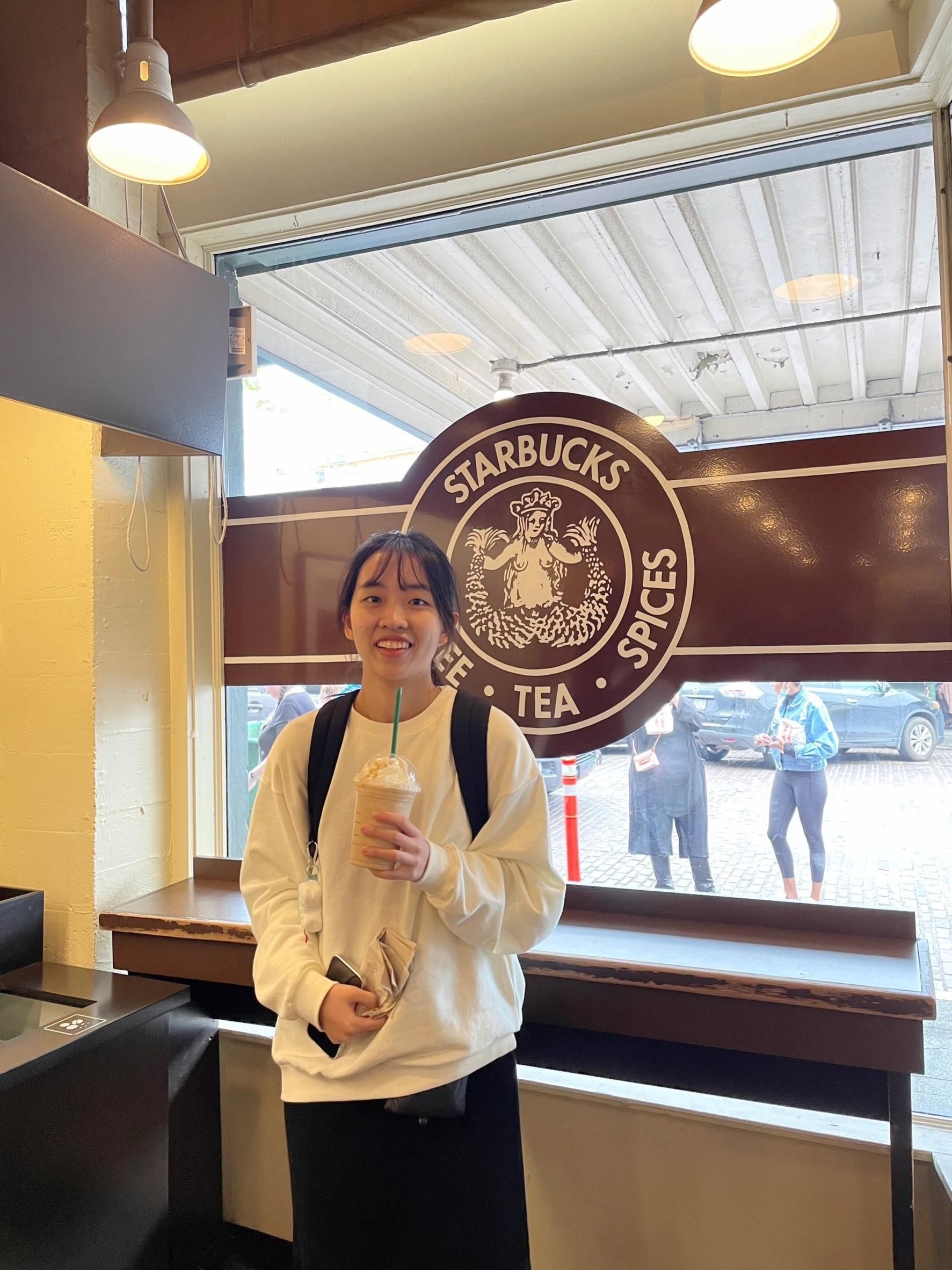 不只平時段考次次前三，學測模擬考化學科也常常全對，還取得了學校的學科能力競賽代表權