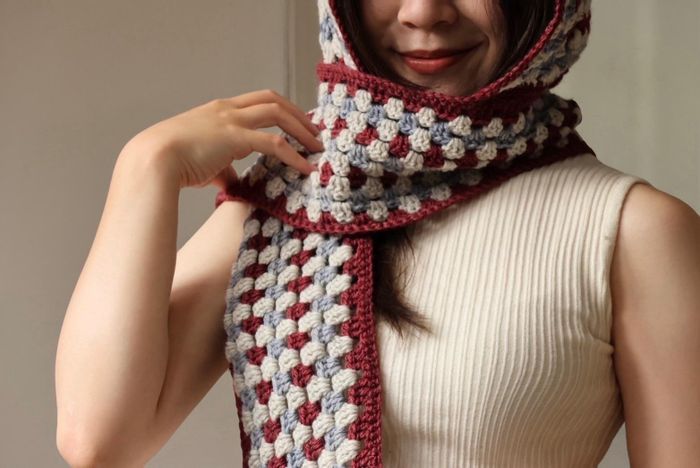 isk-034 有帽子的花漾圍巾 - 樣品色，紅藍白の物語｜線上課程＋編織材料包