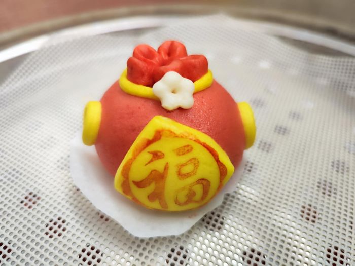 快過年了，選擇應景的招財貓和福袋來製作